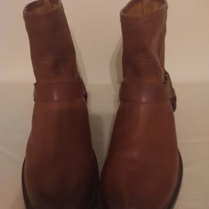 Frye booty's